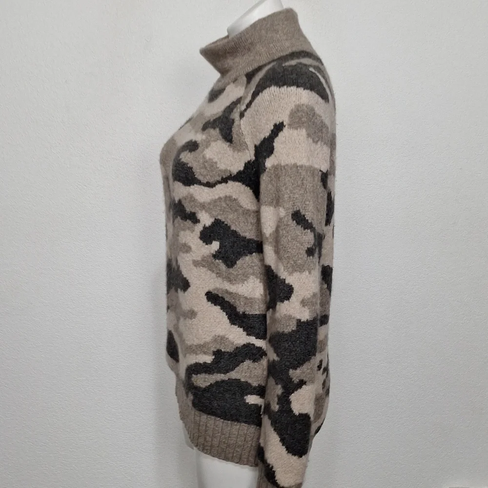 Christian Siriano Camouflage Print Streetwear Cozy Mock Neck Grunge Sweater Sz.M